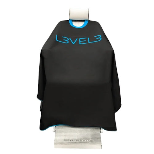 L3VEL3 Haarschneideumhang mit Gummikragen, Schwarz mit blauer Einfassung