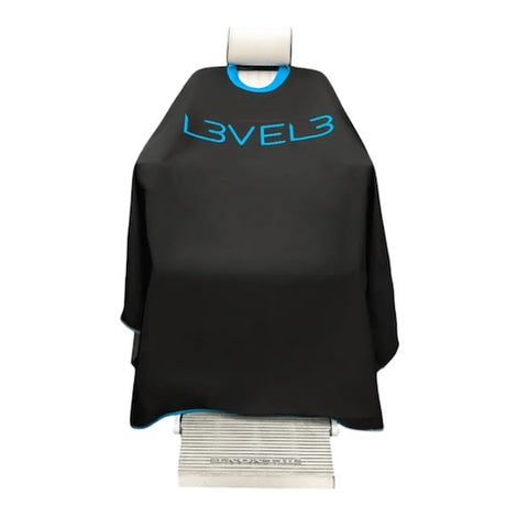 L3VEL3 Haarschneideumhang mit Gummikragen, Schwarz mit blauer Einfassung